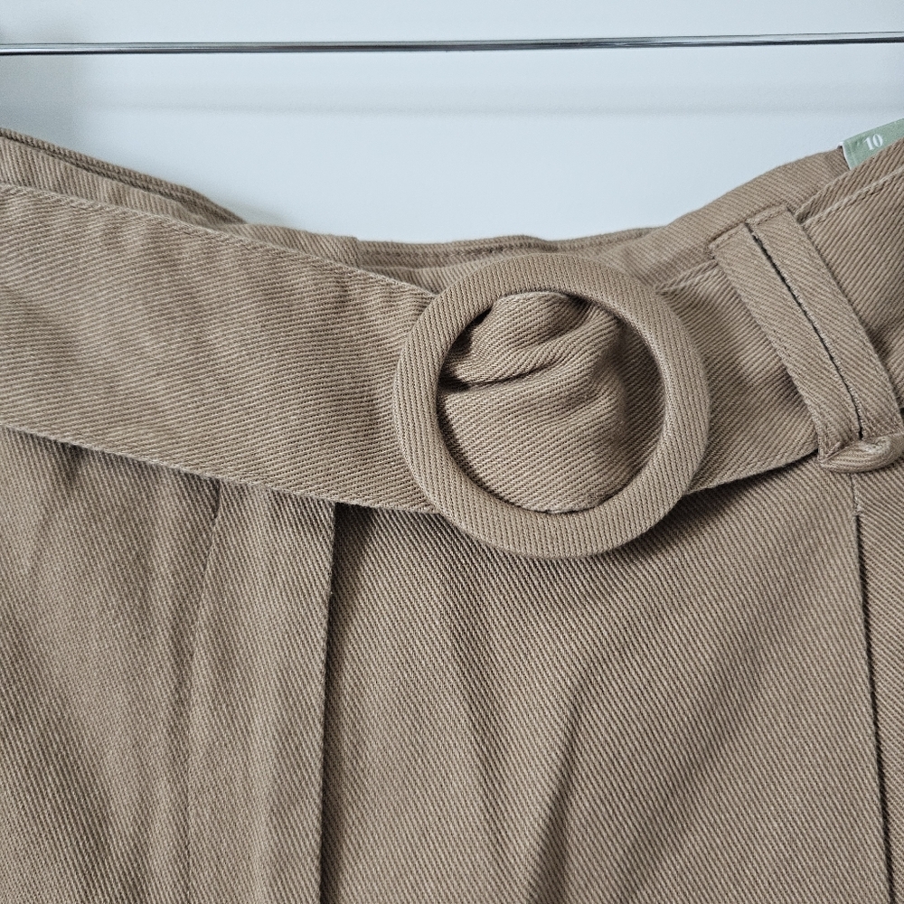 High Waist Pleated Tan Women Shorts Size 10 - Picture 4 of 11